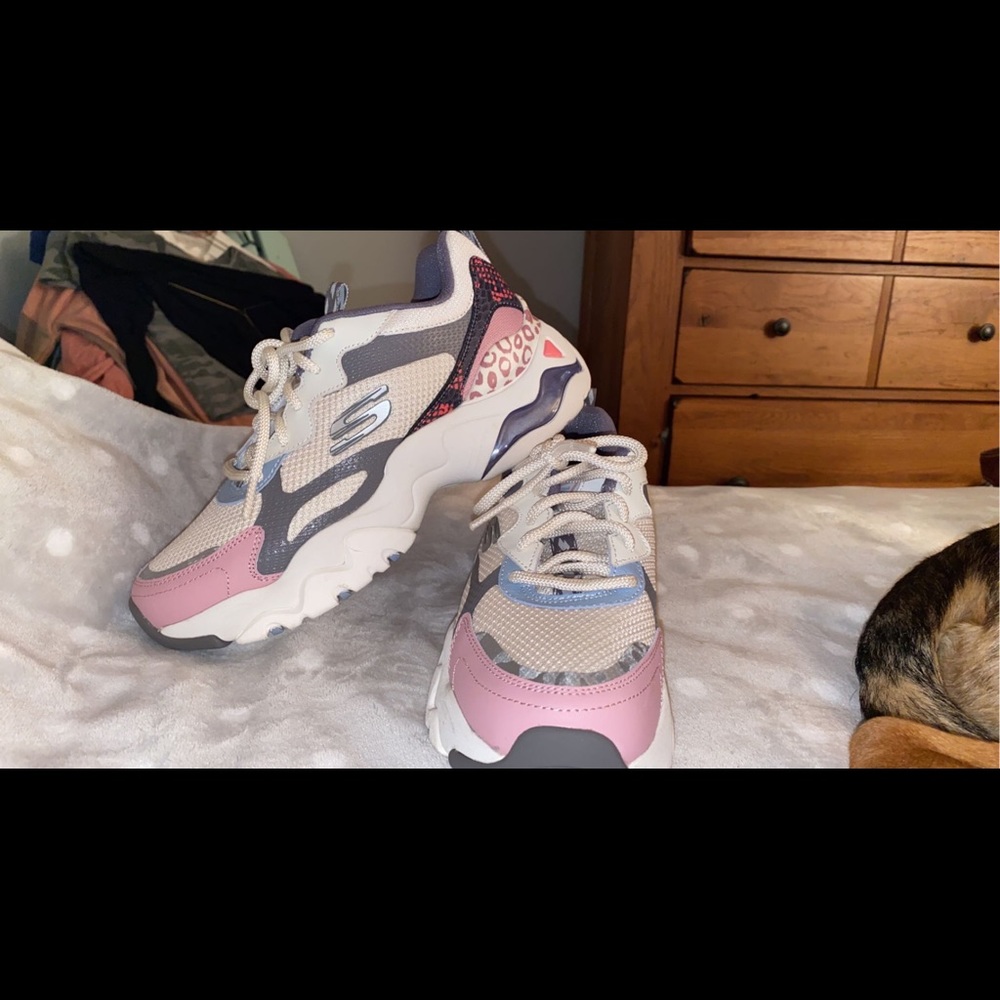 Sketchers Women’s athletic shoe